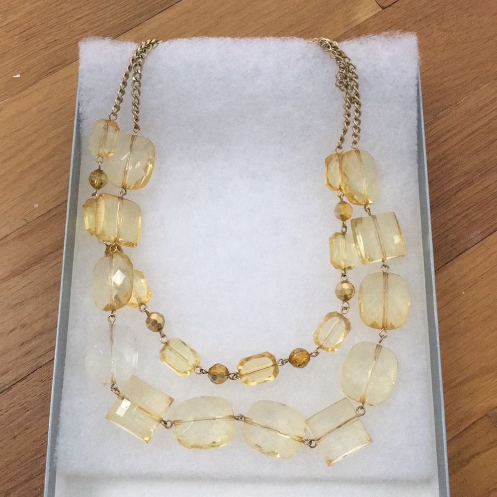 Yellow beaded necklace with gold detail